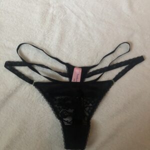 Fræk, sort g-streng