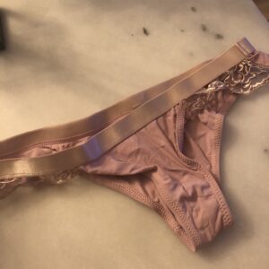 Svedige trusser fra sød pige