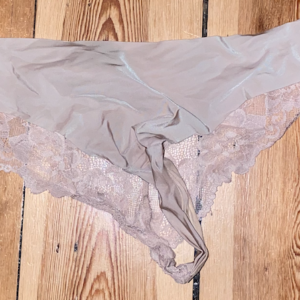 Nude blonde trusse
