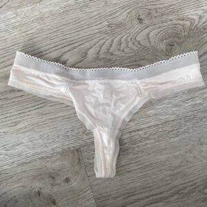 Våd babylyserrød trusse