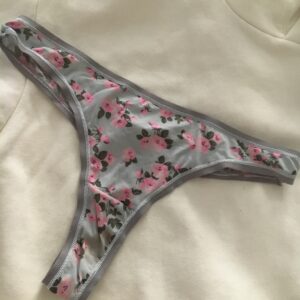 Lyseblå blomster g-streng