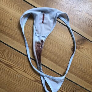 Fræk gennemsigtig G-Streng med menstruations blod
