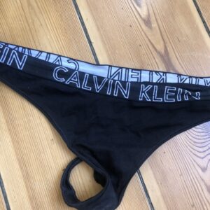 Fræk brugt G-Streng med huller i