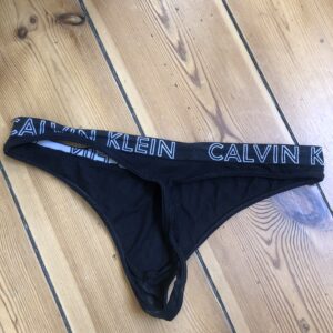 Fræk brugt G-Streng med huller i