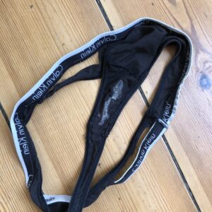 Fræk slidt G-Streng med udflåd og huller i efter Sex