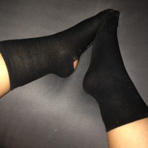 Svedige sokker med hul i