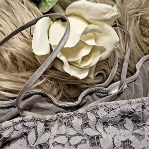 Lille stram sag med blonder