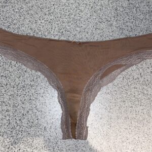 Efter en lang arbejdsdag og en tur i fitness, kan denne beskidte g-streng blive din