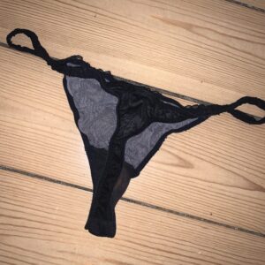 Fræk lille blonde g-streng