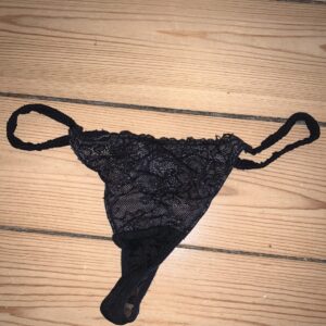 Fræk lille blonde g-streng