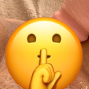 Frækt billede af ungpige fisse med sperm