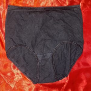Meget stramme sorte trusser