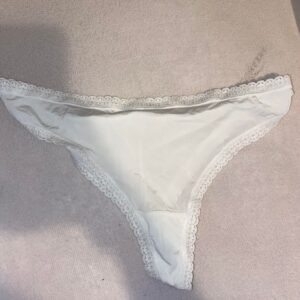 En hvid, blød og lækker trusse