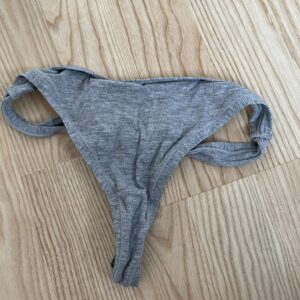 Brugte grå g strenge i xs