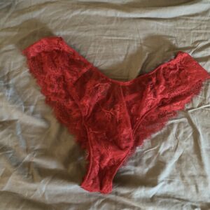 En rød fræk blonde trusse