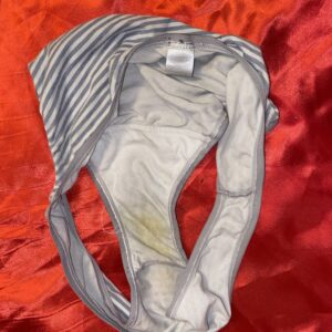 Gamle slidte trusser med hul i