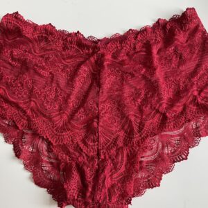 Frække røde blonder