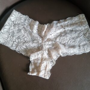 Brugte blondetrusser hvid strl M