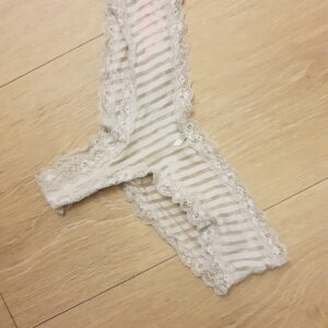 Fine hvide brugte trusser