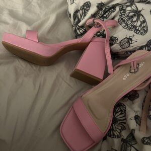 Bare fødder i stilletter