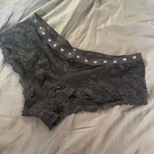 Frække sorte blondetrusser