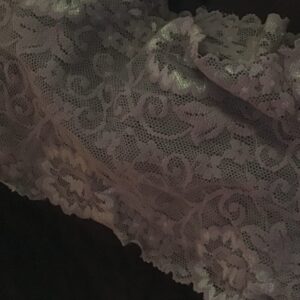 Blondetrusser iført mens leg