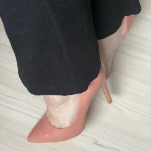 Frække stiletter sælges