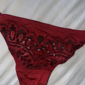 Røde g-strenge med similisten