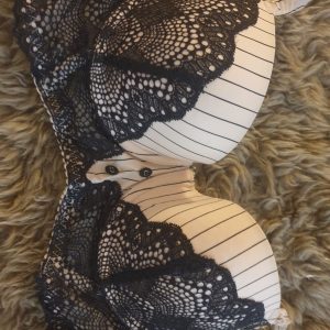 Brugt bh, aldrig vasket