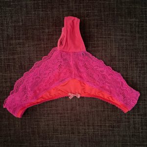 Våd lyserød g-streng ;)