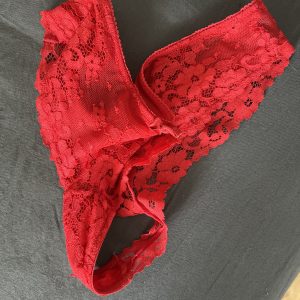 Beskidte rød trusse