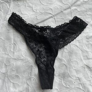 Våde blonde trusser efter træning