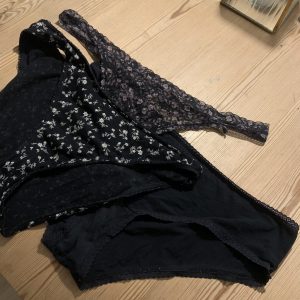 Blandede brugte trusser med duft