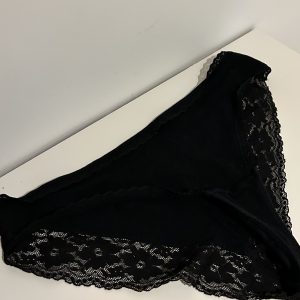 Trusser med udflåd fra orgasme