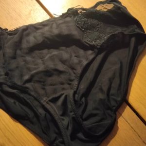 Brugte satin trusser sælges