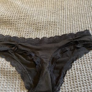 Kvalitets trusser sælges