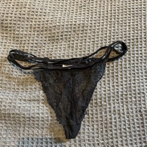 Kvalitets trusser sælges