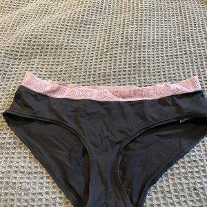 Kvalitets trusser sælges