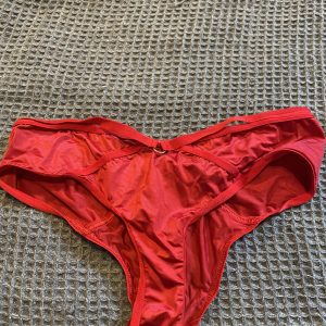 Kvalitets trusser sælges