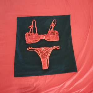 Rød gennemsigtig sæt