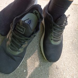 Et sæt godt brugte og sure sko