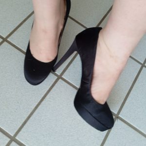 Sorte stiletter - HUSK tilføj fragt metode ellers sendes den som brev