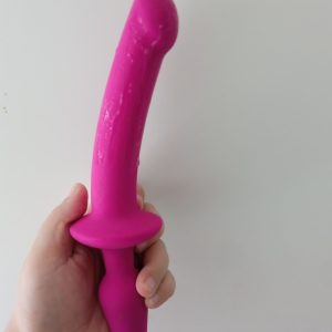 Dildo med fisse safter - HUSK tilføj fragt metode ellers sendes den som brev