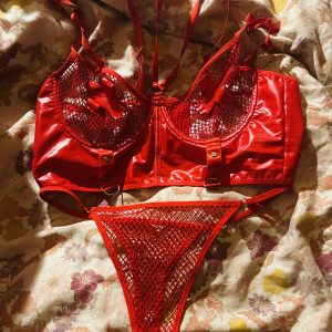 Vi lader op til den lækreste video med masser af dominans, gagging, 550 cm. store silikone bryster, tatoveret fisse, sutten stor pik og ikke minde kinky, liderlig sex Her får du hele 13 teasers