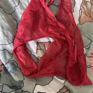 BRUGTE RØDE TRUSSER