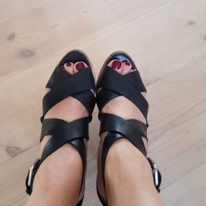 Fotos af f flotte lange ben og små fødder