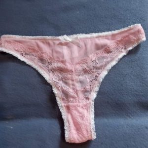 Dejligt brugte trusser og g-strenge i størrelse M