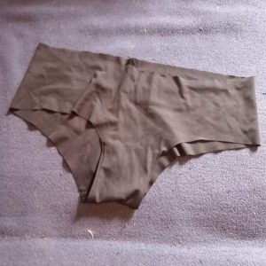 Dejligt brugte trusser og g-strenge i størrelse M