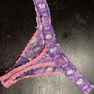 Brugt g-streng med kvindelig orgasme og sex