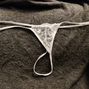 Hvid blonde g-string str. 4 XL
